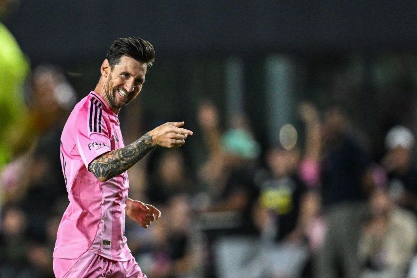 El delantero argentino #10 del Inter Miami, Lionel Messi, celebra el quinto gol de su equipo durante el partido de la Major League Soccer entre el Inter Miami CF y el Columbus Crew en el Chase Stadium en Fort Lauderdale&nbsp;