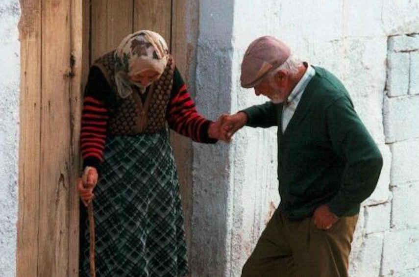 Un paciente con demencia tiende a requerir atención.