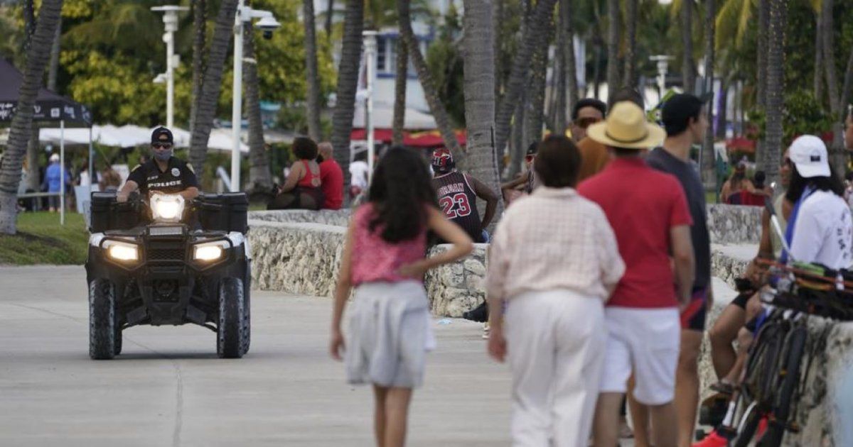 Miami Beach bans smoking on beaches and parks