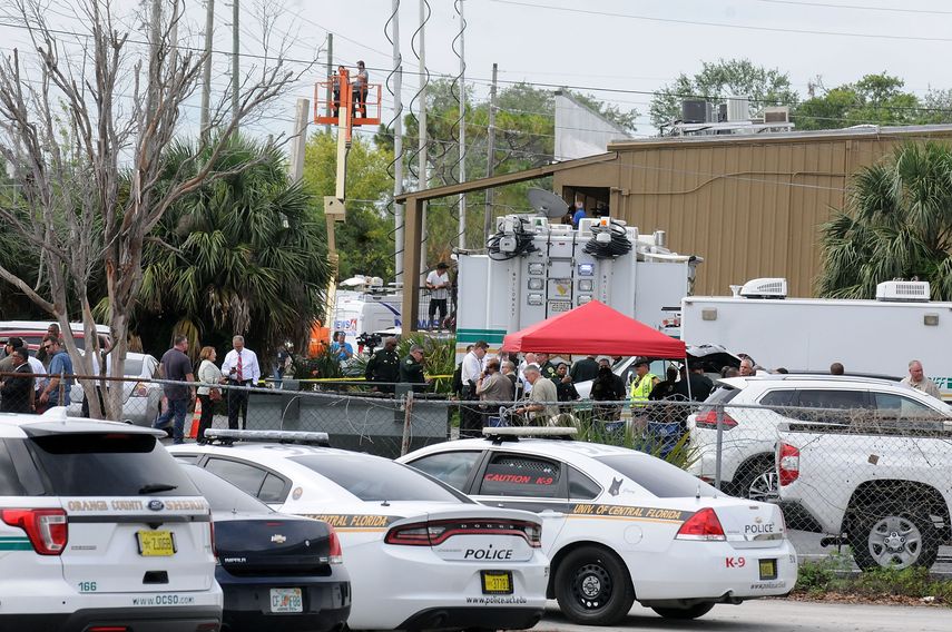 La Policía bloquea la entrada a un negocio de&nbsp;Orlando,&nbsp; en donde un ex empleado que había sido despedido en abril mató a 5 personas para después quitarse la vida.