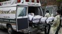 Un enfermo es llevado en ambulancia en Brooklyn en la ciudad de Nueva York el 17 de abril del 2020. Un enfermo es llevado en ambulancia en Brooklyn en la ciudad de Nueva York el 17 de abril del 2020.
