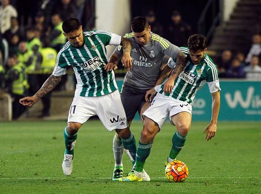 James volvió a la titularidad este domingo en el partido donde el Real Madrid apenas logró un empate contra el Betis. (EFE)