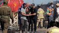 Una mujer llora después de que un incendio forestal destruyera su casa en los cerros de Viña del Mar, en la región de Valparaíso, Chile, el 23 de diciembre de 2022. Al menos dos personas murieron y unas 400 casas han sido dañadas o destruidas en un incendio que estalló el jueves en el balneario chileno de Viña del Mar.