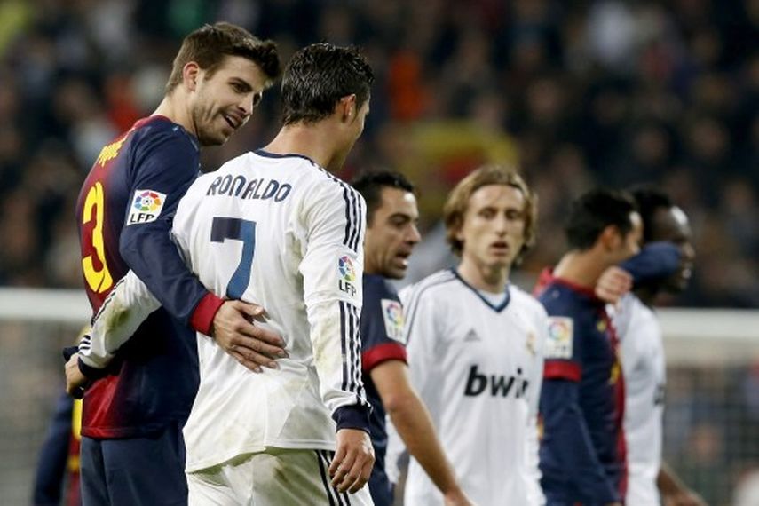 Cristiano y Piqué protagonizan el duelo más importante del clásico español. (EFE)
