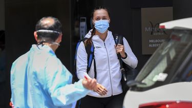 El torneo de Melbourne debe comenzar el 8 de febrero con tres semanas de retraso. Su disputa implica una enorme organización logística