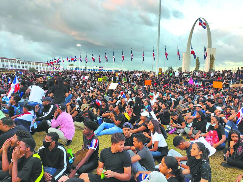 Los manifestantes, en su mayor&iacute;a j&oacute;venes, reclaman por la transparencia del proceso electoral.