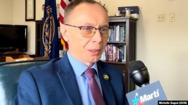 Pavel Butorin, esposo de la periodista de Radio Europa Libre/Radio Libertad encarcelada en Rusia, Alsu Kurmasheva, en el National Press Club, Washington, D.C., el 25 de julio del 2024.