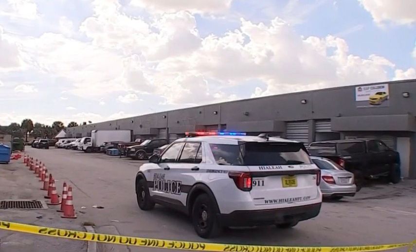 Vista general del parqueo donde se encuentra la cafetería La Lunita.