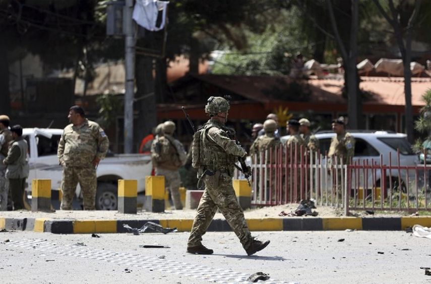 Los talibán amenazan con atacar a tropas de EEUU si no salen de Afganistán en plazo previsto