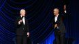 El presidente Joe Biden junto al expresidente Barack Obama durante una recaudación de fondos de campaña en el Peacock Theatre de Los Ángeles el 15 de junio de 2024.&nbsp;