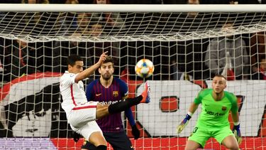 La decisión de Ernesto Valverde sorprendió. Además de a un fijo como Sergio Busquets, y aunque sólo jugó media hora en Liga ante el Leganés, dejó en Barcelona al astro argentino, el que siempre marca la diferencia y el gran verdugo del Sevilla, al que le ha hecho 32 goles en 35 partidos (7 en finales y, para más inri, 9 en Nervión).