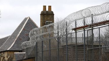 En esta fotografía de archivo del 15 de marzo de 2019 se muestra el exterior del abandonado y antiguo Centro Correccional Dwight, también conocido como Reformatorio de Oakdale para Mujeres y Penitenciaría de Illinois para Mujeres, en Dwight, Illinois.&nbsp; 