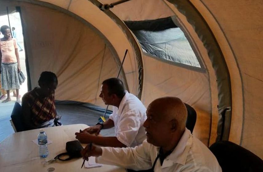 Médicos cubanos prestan servicios en una misión de salud en Mozambique.