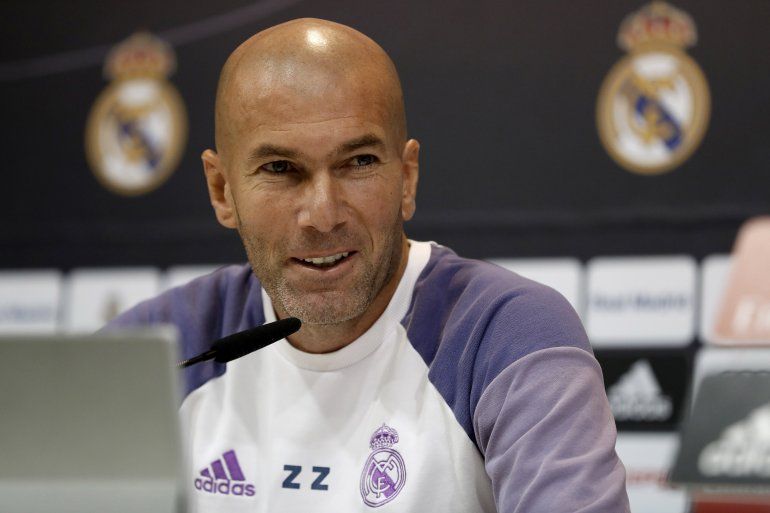 Zidane: Si yo fuera James, me quedaría en este gran club