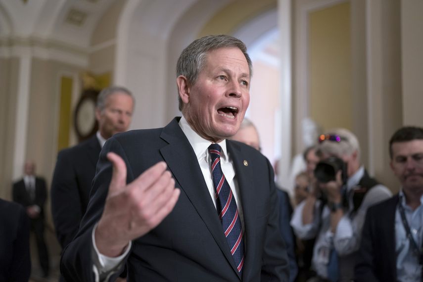 Steve Daines, senador republicano por Montana, en el Capitolio en Washington. &nbsp;