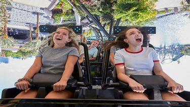 La montaña rusa Jurassic World Velocicoaster abre en Universal Orlando Resort.