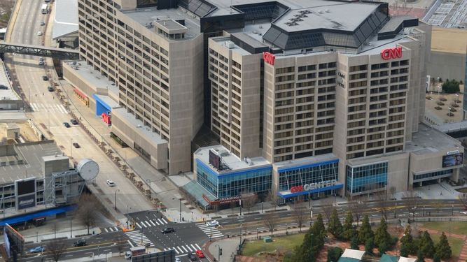 Edificio sede de la cadena de televisión CNN en Atlanta, Georgia.