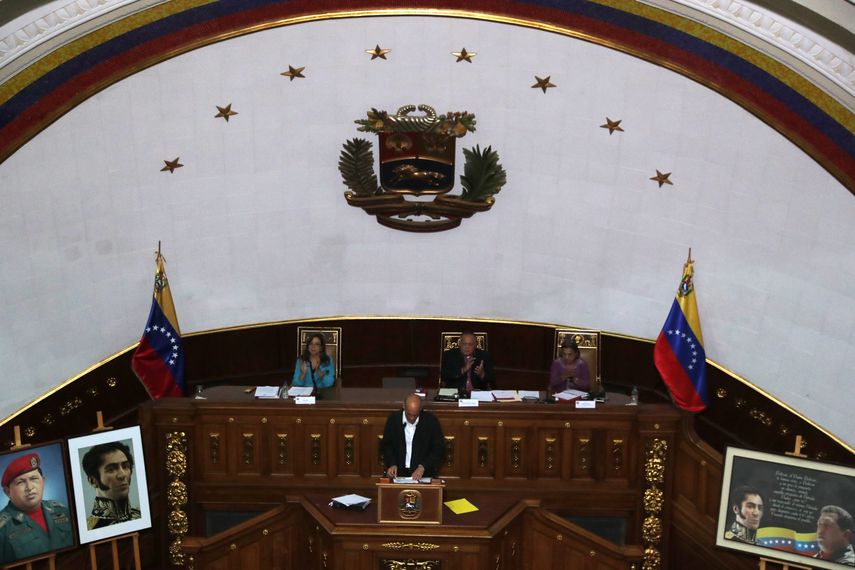 La fraudulenta Asamblea Constituyente de Venezuela (ANC), integrada solo por chavistas, aprobó retirar la inmunidad parlamentaria al presidente encargado de Venezuela, Juan Guaidó.