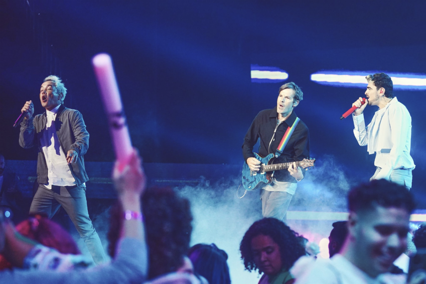 Jonathan Moly y Hoobastank se presentan el Premios Juventud 2023 para celebrar los 20 años del tema The Reason.