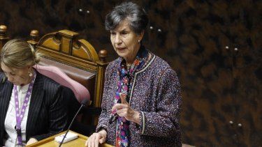 La senadora chilena Isabel Allende Bussi se despide del Senado con un discurso antes de ser revocada en Valparaíso, Chile, el 8 de abril de 2025.&nbsp;