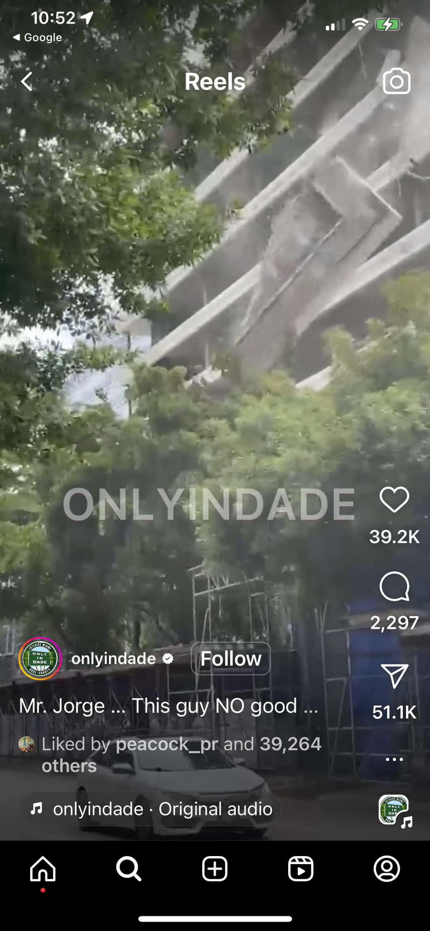 Gran estructura cae sobre la 7ma Calle en Miami