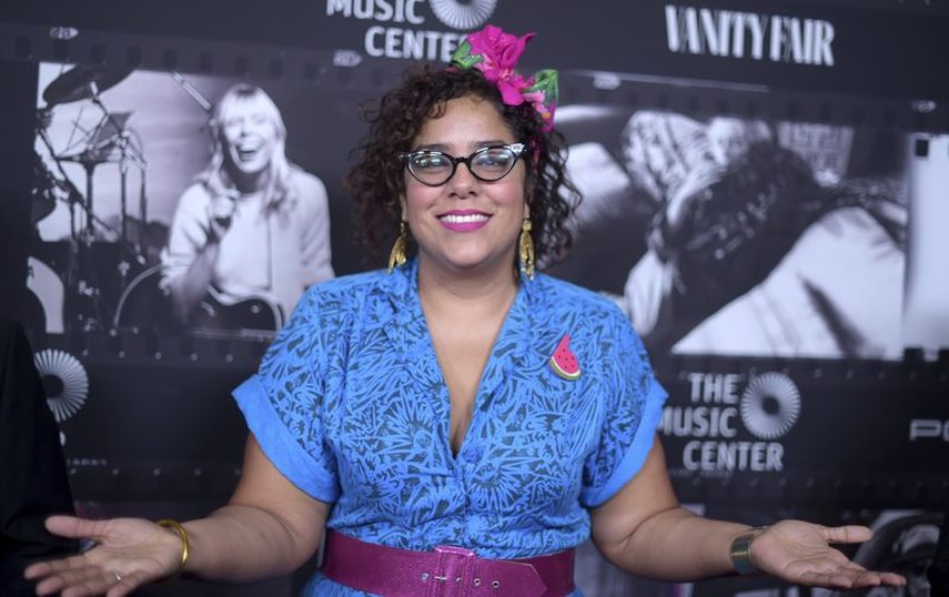 Marisol La Marisoul Hern&aacute;ndez llega al evento JONI 75: A Birthday Celebration en Los Angeles el 7 de noviembre de 2018. La vocalista de La Santa Cecilia debuta el viernes como solista con el disco en vivo La Marisoul and The Love Notes Orchestra.&nbsp;