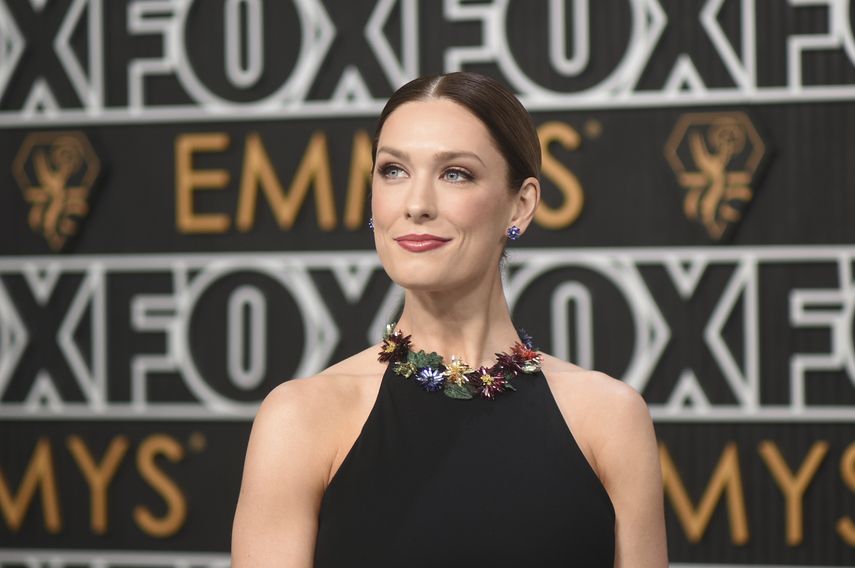 Briga Heelan llega a la 75ª edición de los premios Emmy el lunes 15 de enero de 2024 en el Peacock Theatre de Los Ángeles.