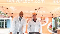 Alonzo Mourning y el fundador de DeliverLean, Scott Harris. Alonzo Mourning y el fundador de DeliverLean, Scott Harris.