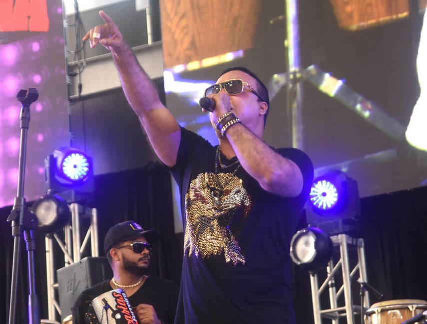 Zacarías Ferreira durante su actuación en el tributo al merenguero Johnny Ventura.