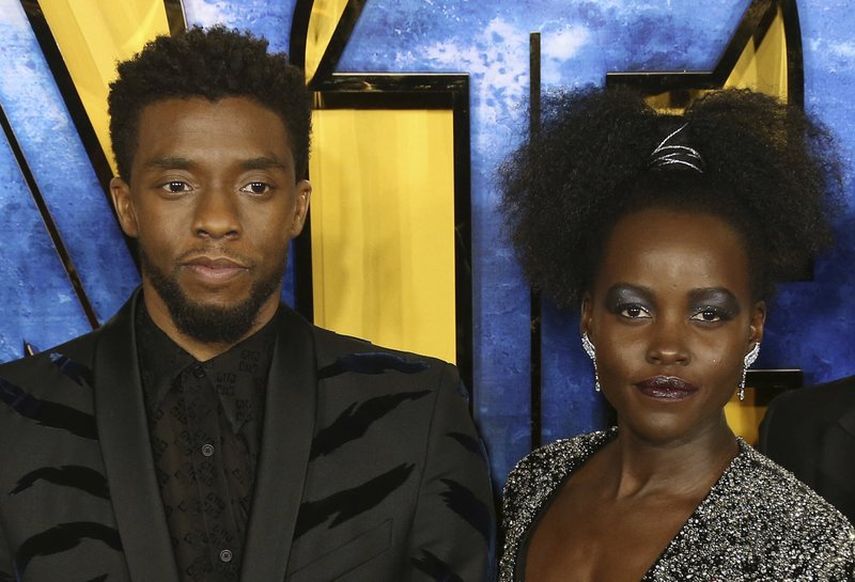 Chadwick Boseman y Lupita Nyongo llegan al estreno de Black Panther el 8 de febrero del 2018 en Londres.