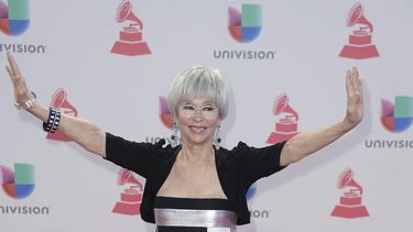 rita moreno encabeza artistas en especial navideno del banco popular p.rico