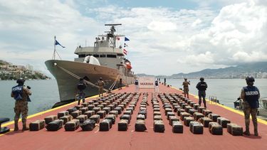 La Secretaría de Marina (Semar) de México aseguraron 3.5 toneladas de cocaína que eran transportadas en un semisumergible frente a las costas del estado de Guerrero. La operación derivó en la detención de tres personas extranjeras, afirmó el gobierno mexicano en un comunicado.