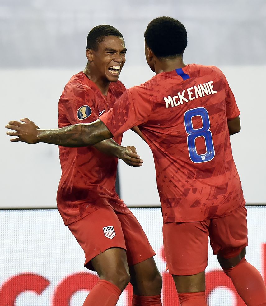 Con un doblete de Christian Pulisic&nbsp;y tras una larga interrupción por una tormenta eléctrica, Estados Unidos doblegó el miércoles 3-1 a Jamaica