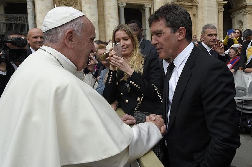 El actor Antonio Banderas acudió al Vaticano para saludar al papa Francisco. (EFE).