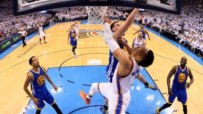 Los Warriors han estado alejados del nivel que mostraron en la temporada regular. (EFE)