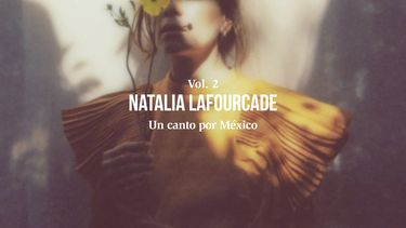 En esta imagen difundida por Sony Music México, la portada del nuevo álbum de Natalia Lafourcade, Un canto por México, Vol. 2.