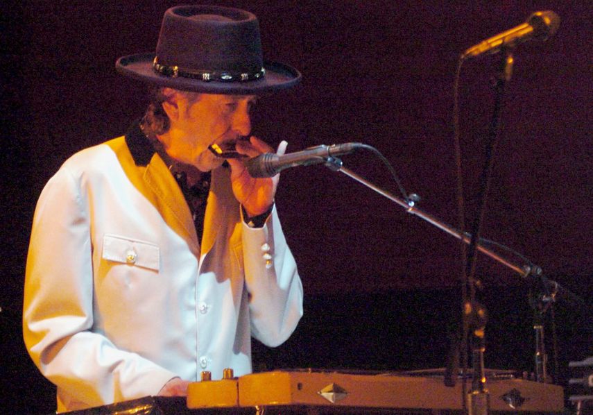 Bob Dylan ha realizado así una parada más de su Never Ending Tour, Gira Sin Fin en español, que comenzó en 1988 y que ha ofrecido este sábado en Fuengirola una muestra del lado melódico de este mito.