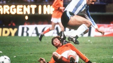 Luque nació el 3 de mayo de 1949 en la provincia de Santa Fe.&nbsp;Su debut profesional fue a los 23 años en Rosario Central de esa provincia. Tras un paso por Unión llegó a River Plate en 1975 y debutó con un gol en un clásico ante Boca Juniors.