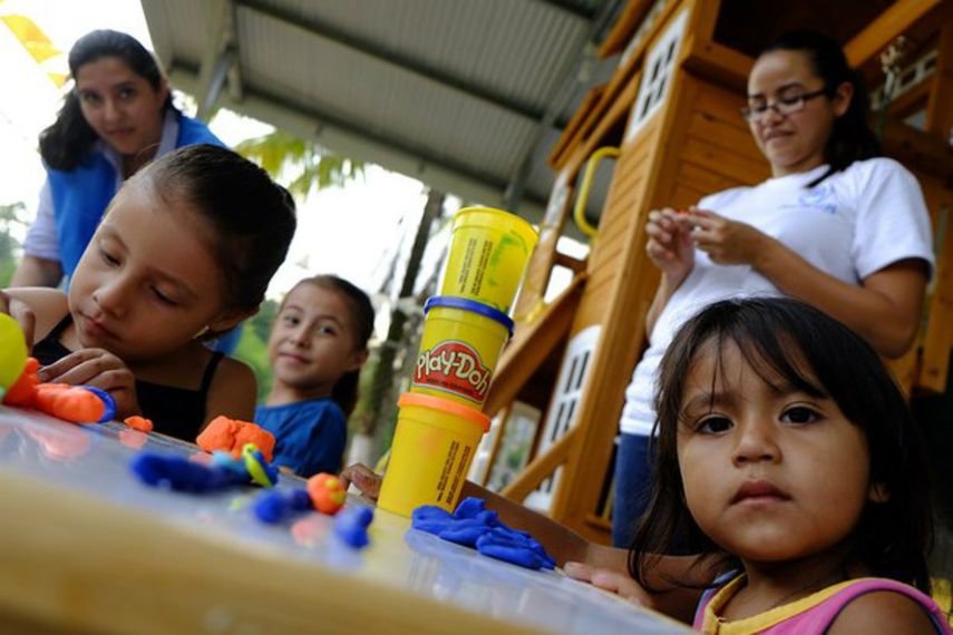 La Agencia de la ONU indicó que en el marco del programa más de 500 funcionarios públicos y trabajadores de la sociedad civil recibirán capacitaciones sobre las necesidades educativas y de protección de los niños (CORTESÍA/www.acnur.org)