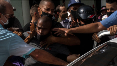 Régimen castrista juega con fuego y organiza manifestación en aniversario del Maleconazo