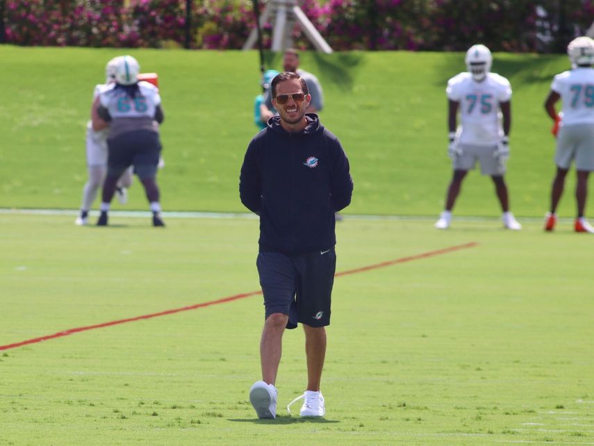 Mike McDaniel marca un rápido impacto con los Dolphins.&nbsp;