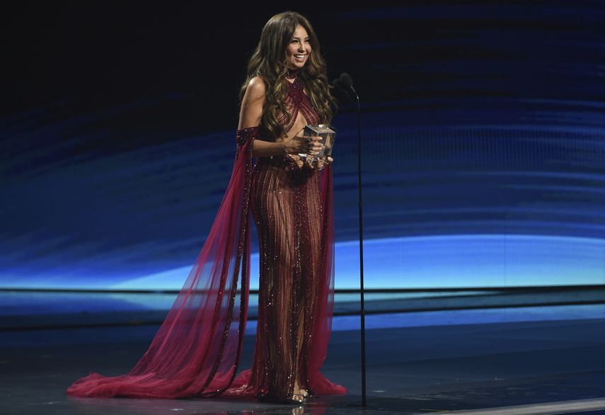Thal&iacute;a recibe el Premio de la Presidencia de la Academia Latina de la Grabaci&oacute;n durante la ceremonia de los Latin Grammy en Las Vegas.