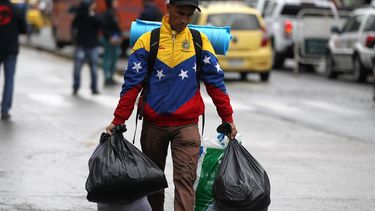 Atesorando a Venezuela en el corazón, cientos de personas emigran hacia Colombia en busca de un alivio a la crisis humanitaria que vive la nación caribeña bajo el régimen de Nicolás Maduro.