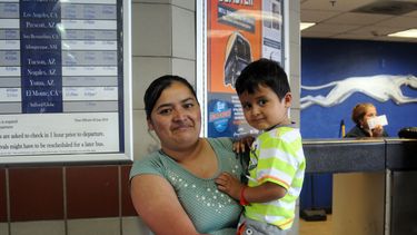 La guatemalteca Mircy Alba López es una de las pocas madres que pudo reunirse con su hijo, Eder Galicia, de 3 años,&nbsp; luego de cuatro meses separados. Su pequeño no la&nbsp; reconoce.&nbsp;