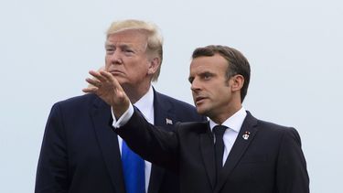 Los presidente de Estados Unidos y de Francia, Donald Trump y Emmanuel Macron, conversan durante la Cumbre del G7, en Francia