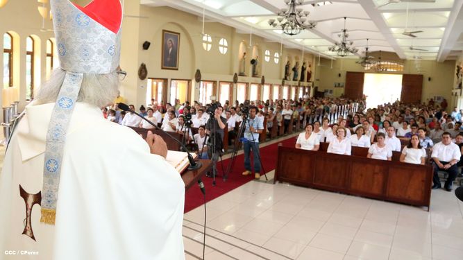 El cardenal Leopoldo Brenes en la Catedral de Managua.&nbsp;