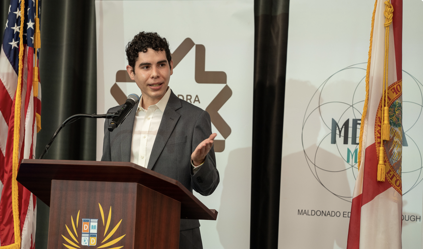 Noah Menjívar, ganador del concurso My Migration Story, patrocinado por la Cátedra Vargas Llosa.