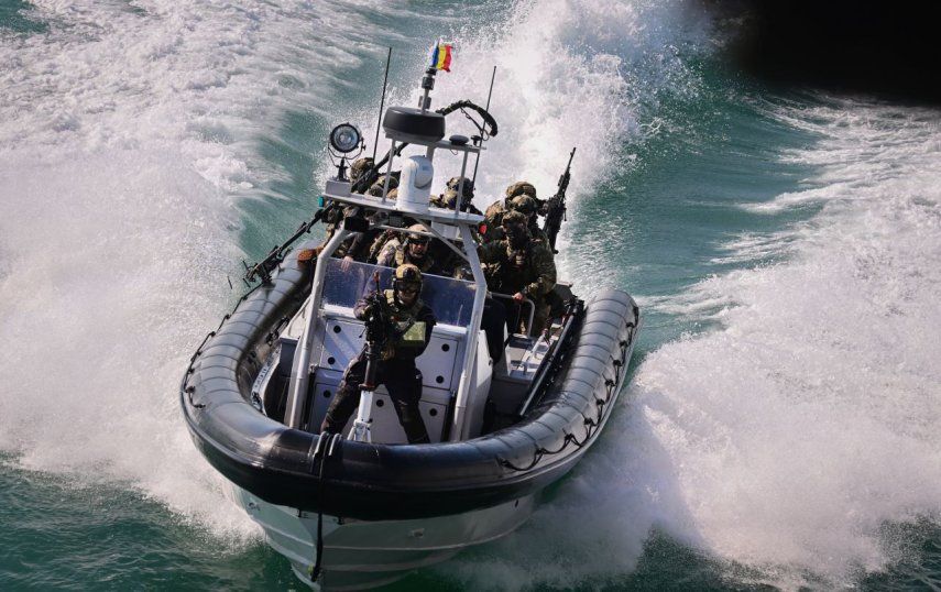 Oficiales de las Fuerzas de Operaciones Especiales de la OTAN durante el ejercicio militar Trojan Footprint 2026 (TFP26) en el mar en Constanza, sureste de Rumanía, el 18 de mayo de 2026.