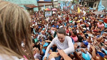 La dirigente María Corina Machado recorrió varias poblaciones del estado Apure, en los llanos venezolanos, para llamar al voto por Edmundo González Urrutia