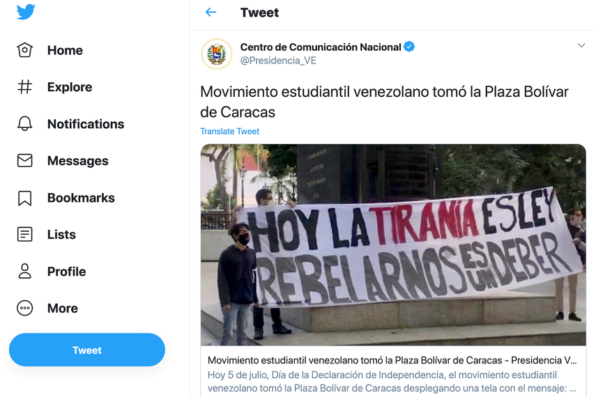 Estudiantes venezolanos desplegaron una pancarta en la Plaza Bol&iacute;var de Caracas, este 5 de julio, D&iacute;a de la Independencia de Venezuela.